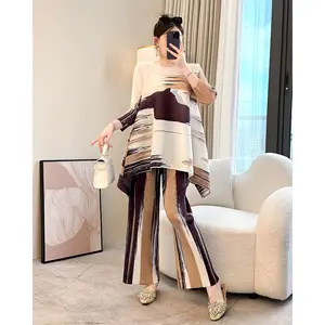 Factory Wholesale Elegant Women's Pleated Two-Piece Set Plus Size Top and Pants Outfit Casual Set