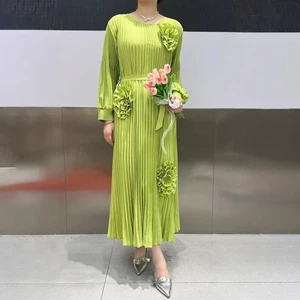 New Arrival 2025 Factory Direct Sales Women's Elegant Dress Design Sense Solid Color Flower Loose Dress