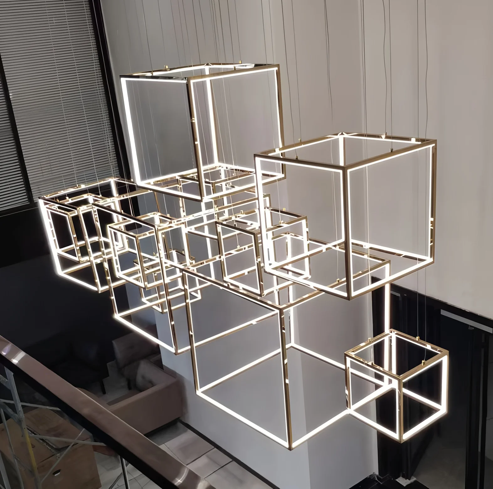 آباژور مربعی فروپاشیده خلاقانه مینیمالیستی پست مدرن از فولاد ضدزنگ، نور لوستر لوکس برای فضای نشیمن، غذاخوری و نمایشگاه با ارتفاع سقف بالا