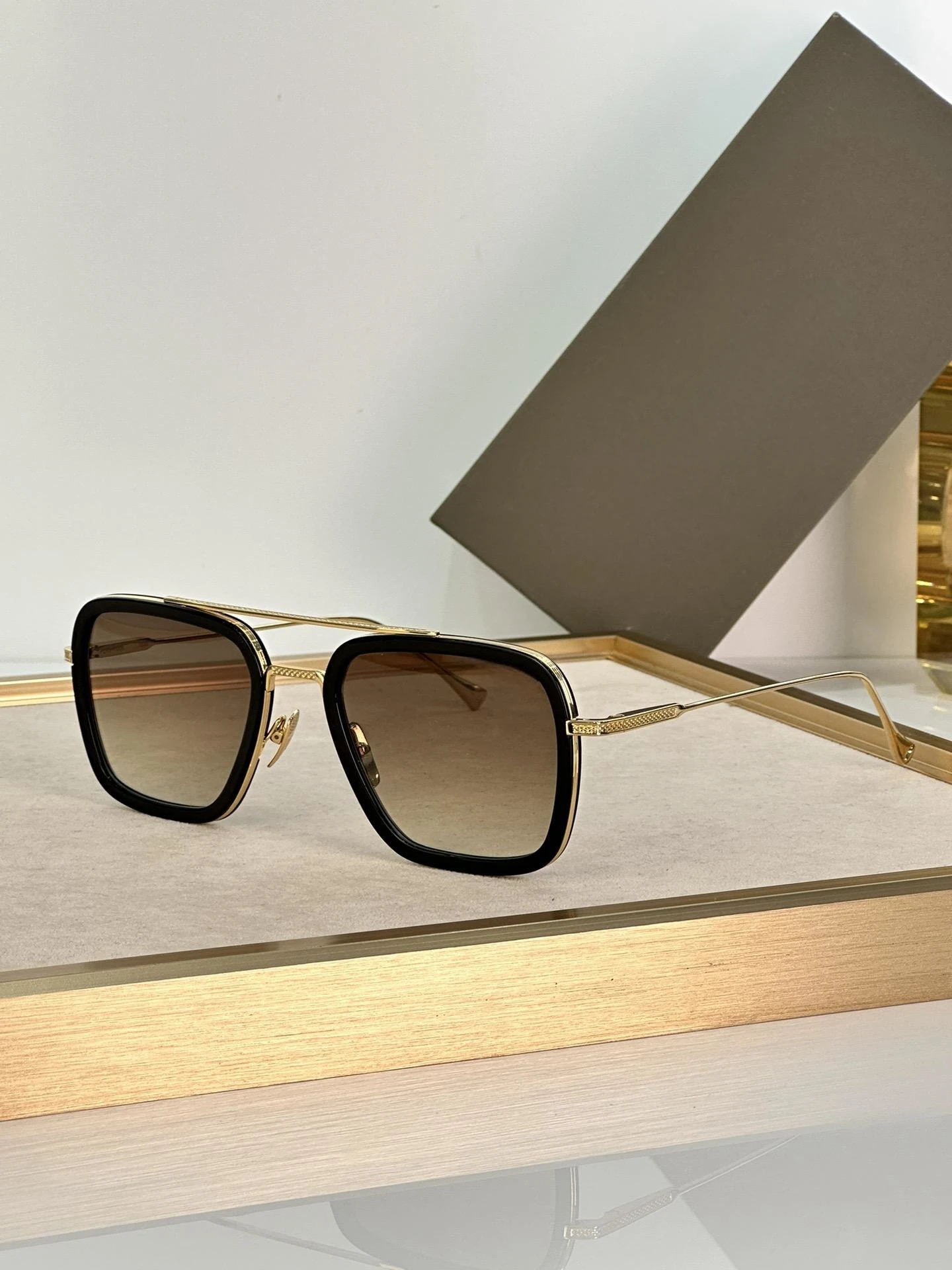 Hochwertige Herrenbrille mit polarisierten Gläsern aus einer Metalllegierung, Business-Sonnenbrille im luxuriösen Design, klassisches Retro-Quadrat._voghion.com