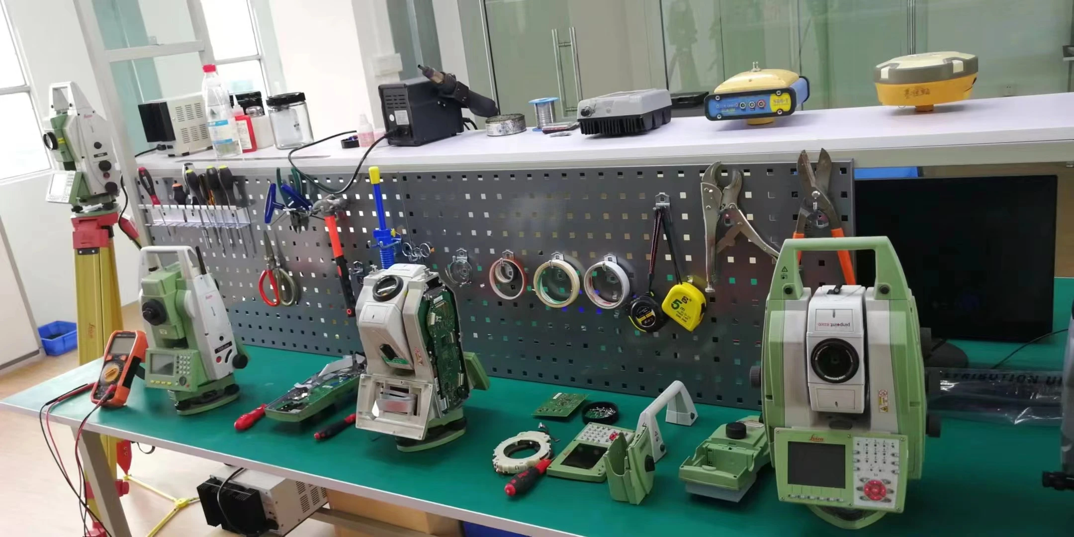 Boussole Prismatique Complète Pour Travaux Topographiques – SASA (neuve)
