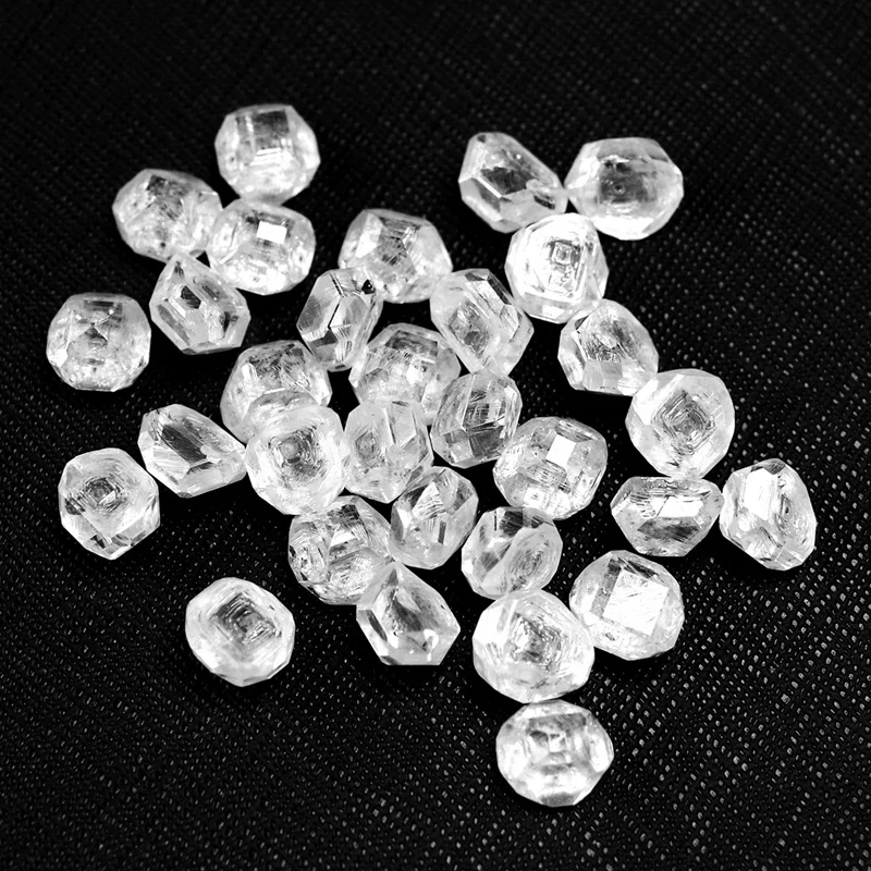 Дикость неограненные алмазы. HPHT Синтез алмаза. CVD И HPHT Алмаз. Лабораторно выращенные бриллианты. Кольцо с необработанным алмазом.