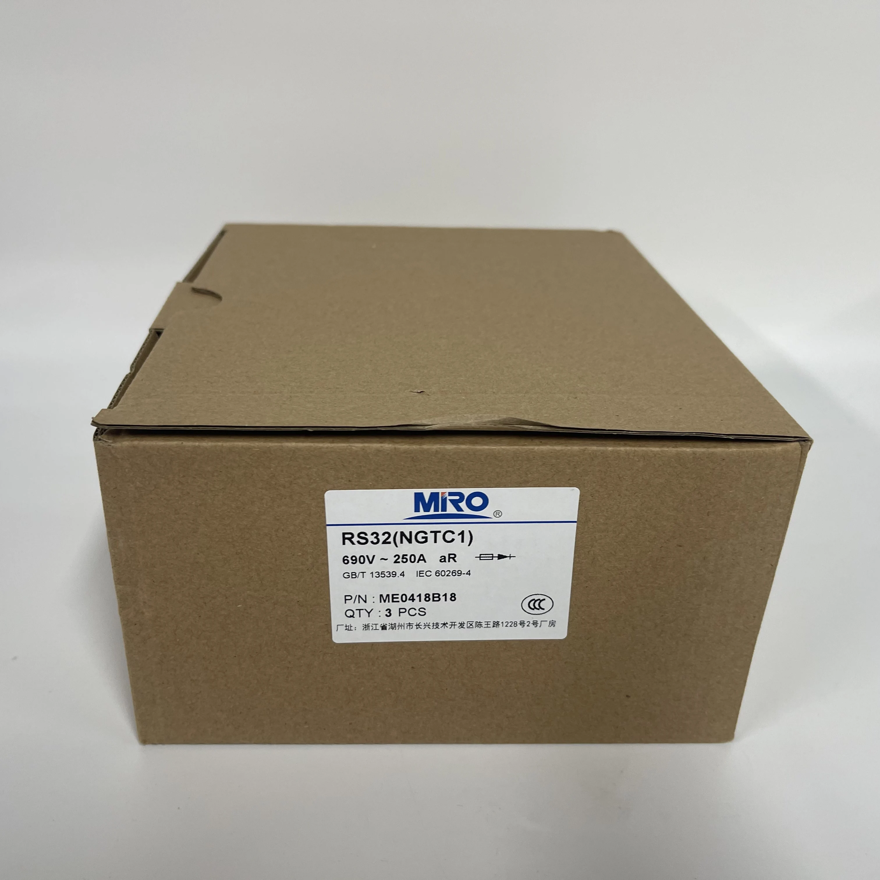 MIRO Fuse RS32 Series RS32 NGTC1 ME0418B18 MIRO Fuse RS32 Series RS32 NGTC1 ME0418B18