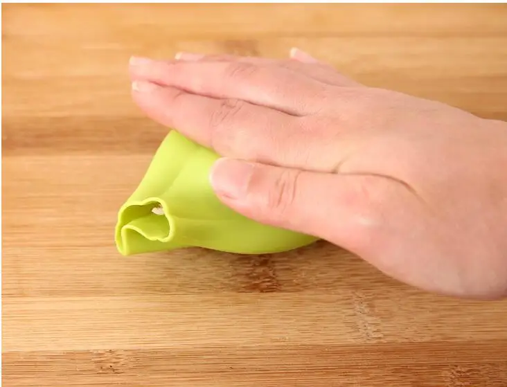 New 2025 Garlic Peeler Soft Garlic Press Kitchen Accessories Home Peeled Practical Silic aperçu 5