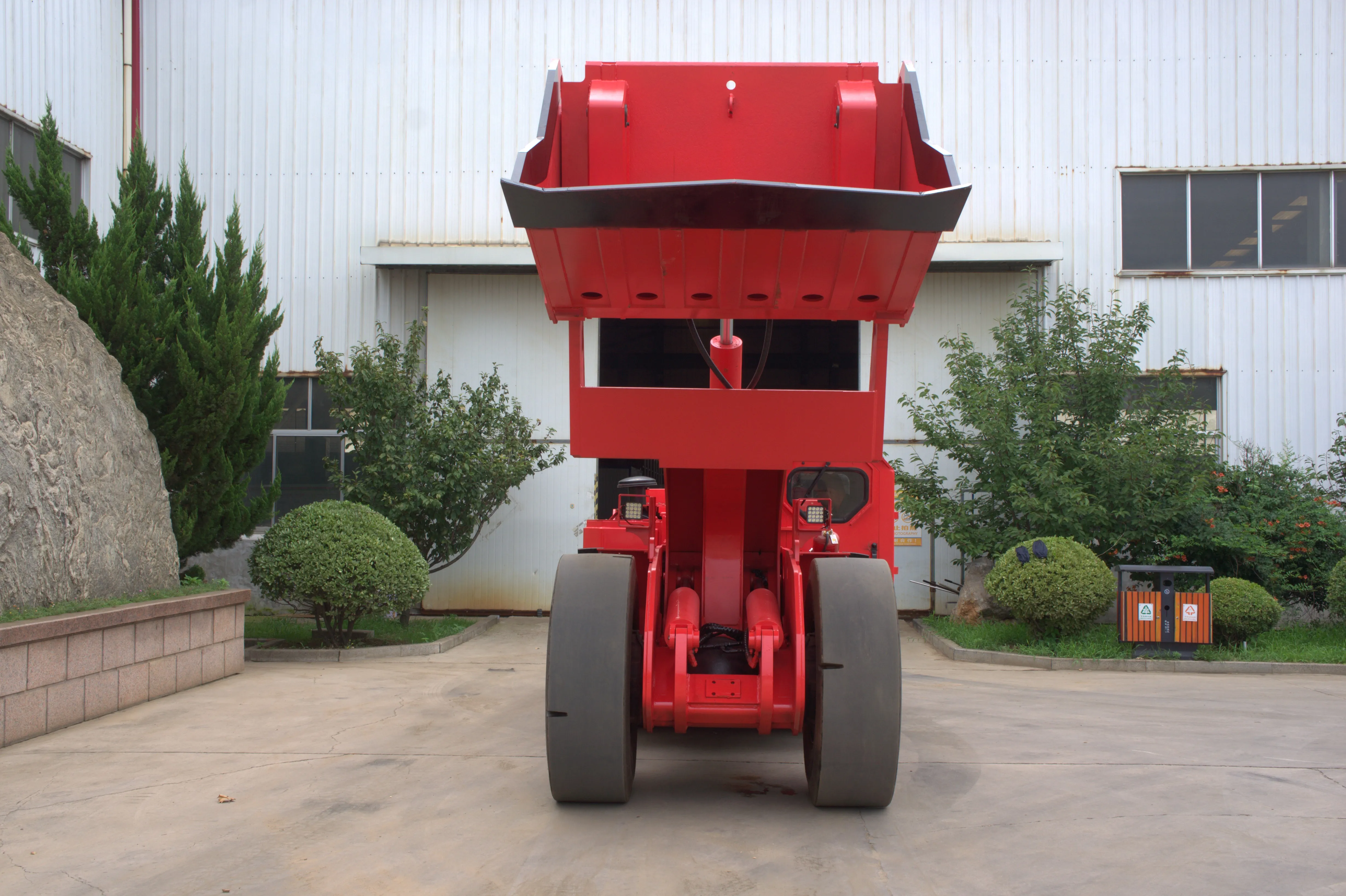 product high efficiency  tc 300 mini underground gold mining machine 6 ton 3m bucket diesel underground lhd-16