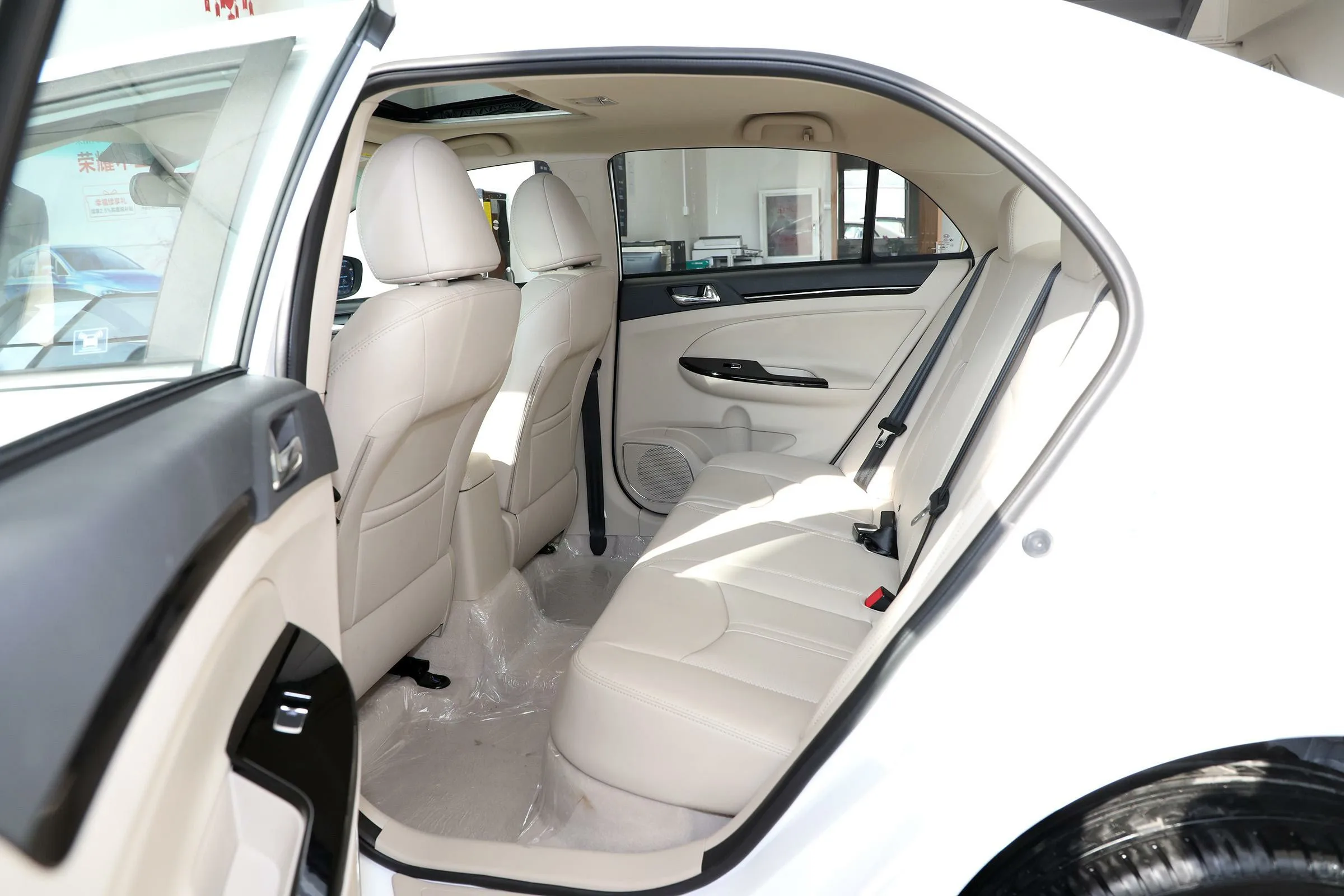 Kyrgyzstan In Stock Byd Electric Car E2 E3 E5 4 Doors 5 Seats 450km