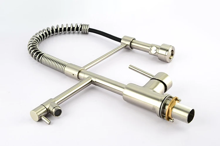 Mezclador de grifo de cocina con resorte semi profesional extraíble de latón negro con caño flexible