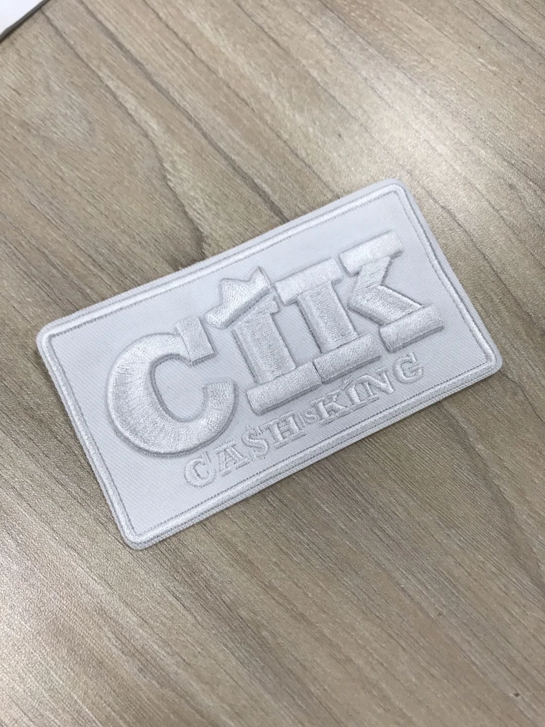 Custom Polyester Embroidered Patches Iron-on Backing Embroidery Patches for Clothing