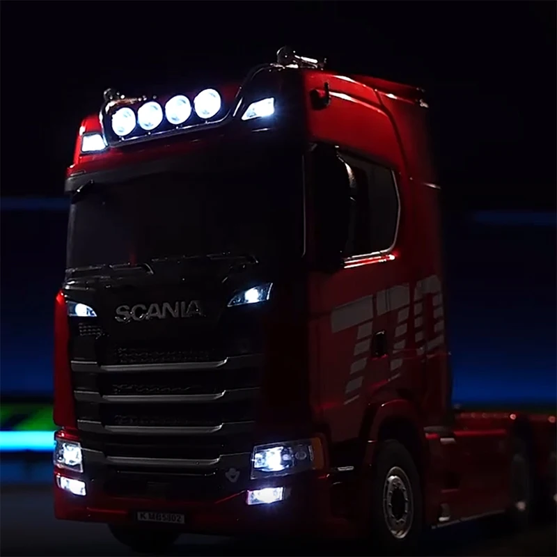 新登場！フイナ 1501 スカニア 770S V8 1:18 ライセンス RC フラット