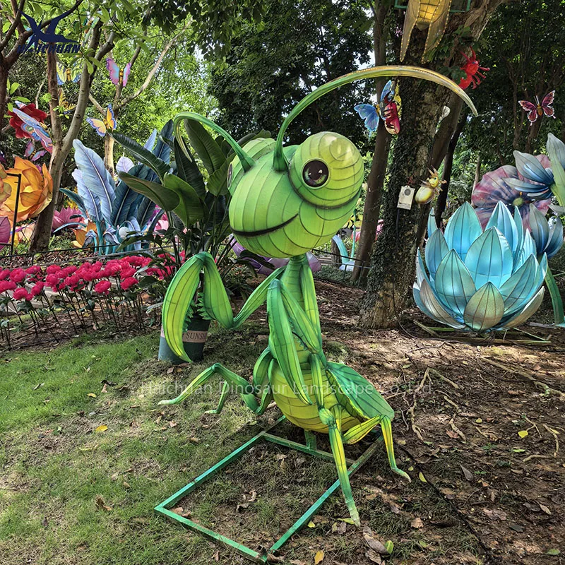 Chinese Silk Lantern Supplies Handcraft Giant Insect Silk Lantern Mantis for Garden Park