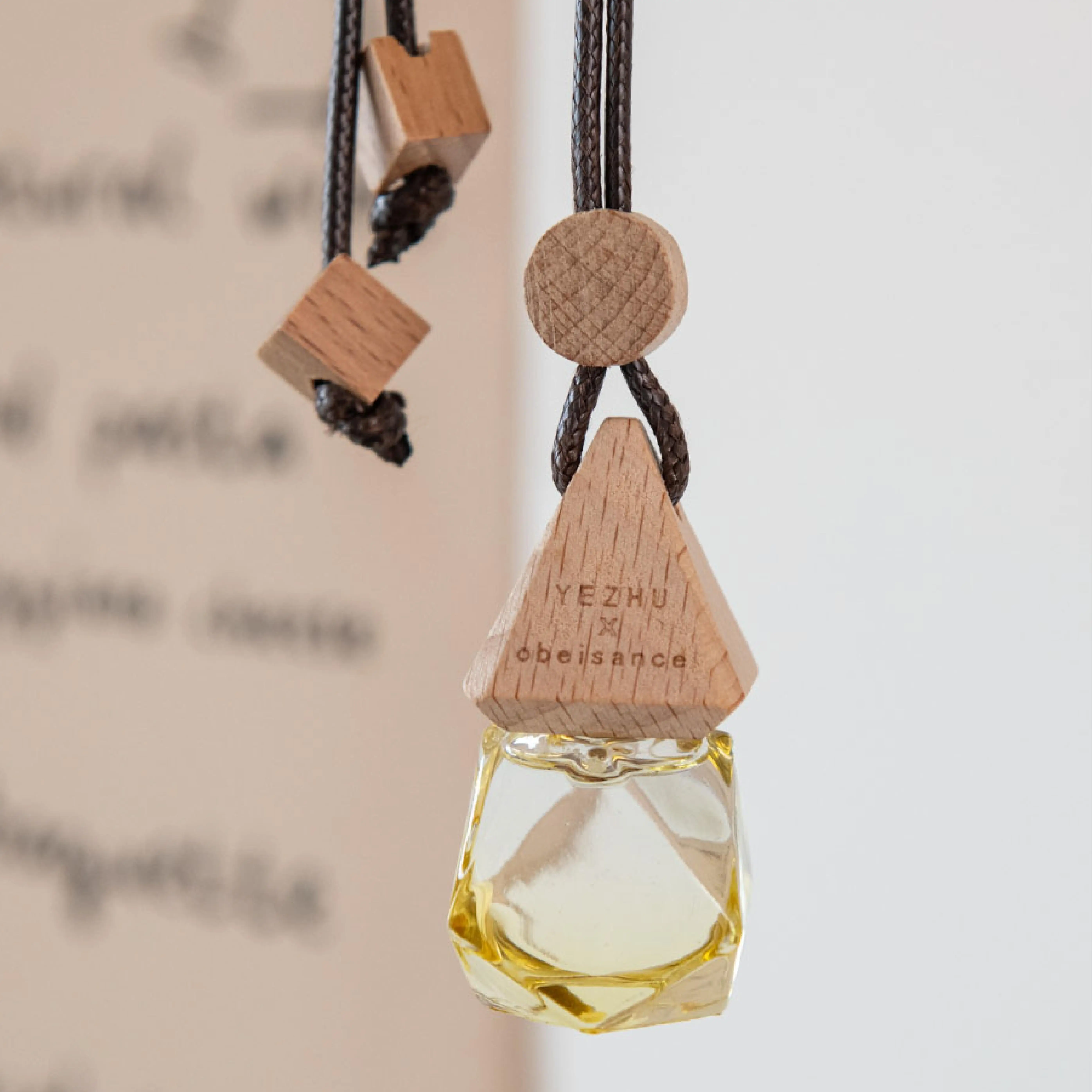 Car Perfume Pendant Scented Suspension Fragrance Diffuser Hanging Car air Freshener