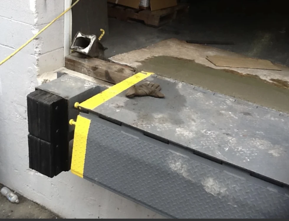 Steel Face Laminated Custom Dock Bumper Block Loading Dock Bumper Heavy Duty Dock Fender All Black factory