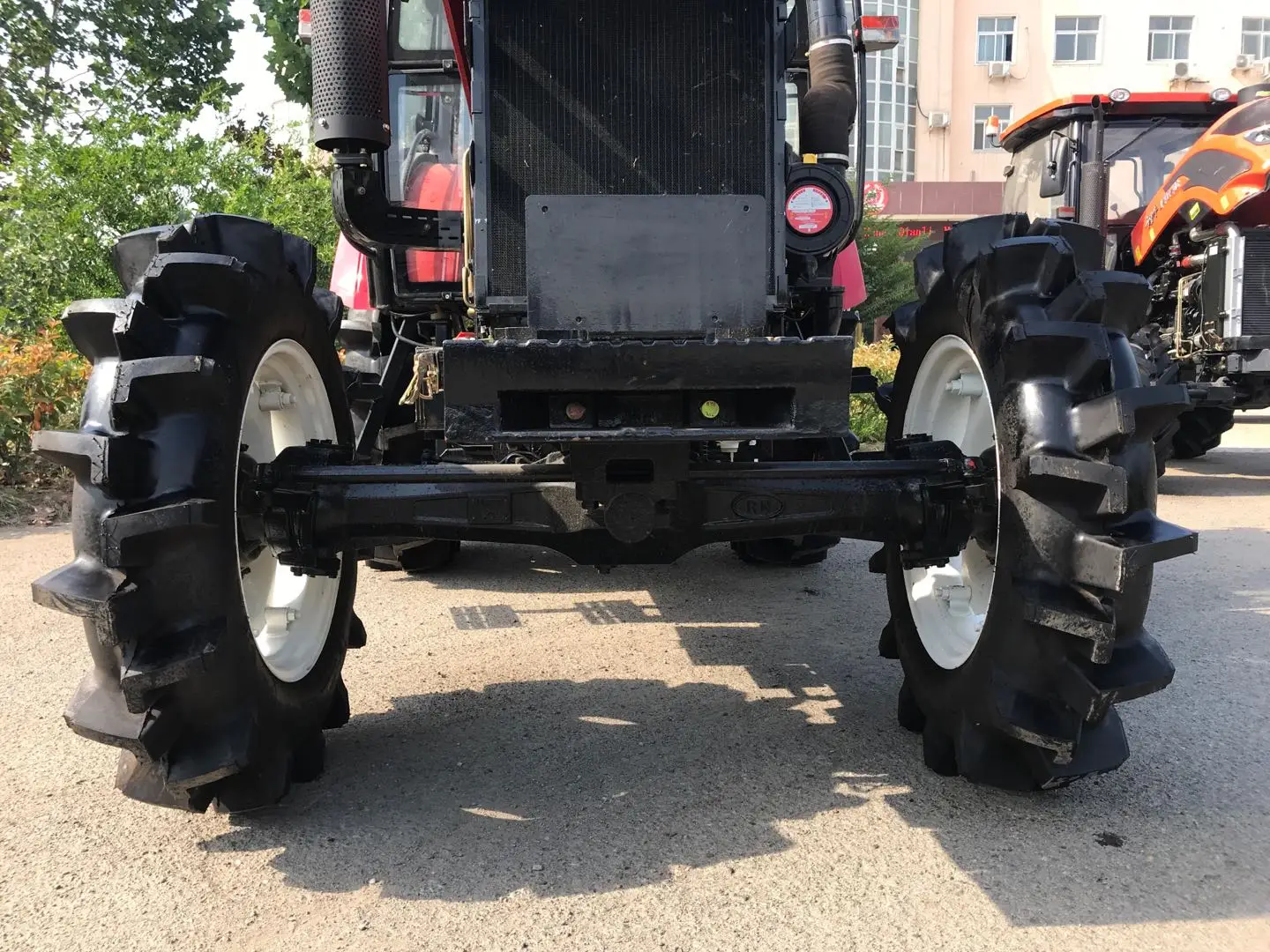 Low Price Chinese Small Farm Tractors Chalion Qln 704 4wd Tractor