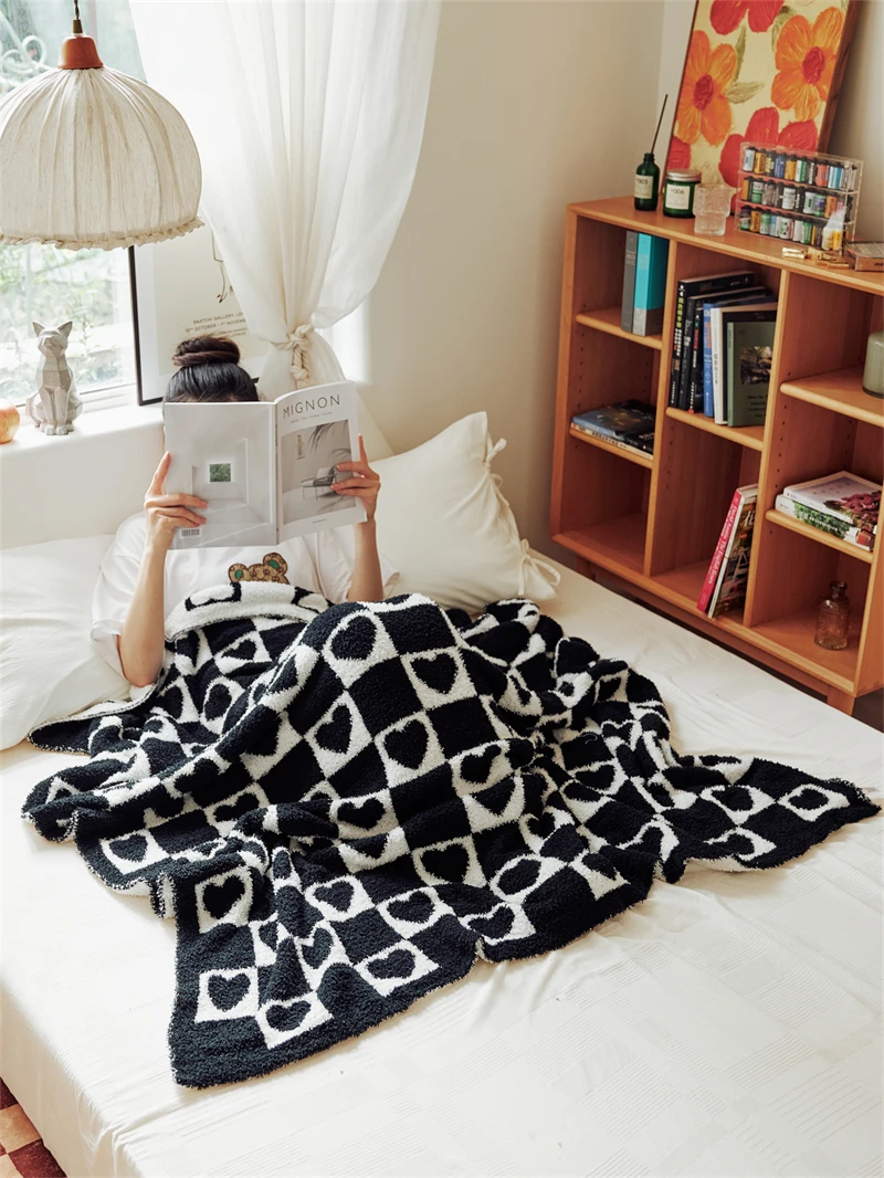 Popular Design Best Gift  Heart Jacquard 100% Polyester Knitted Throw Microfiber Blanket for Home DecorationTX manufacture