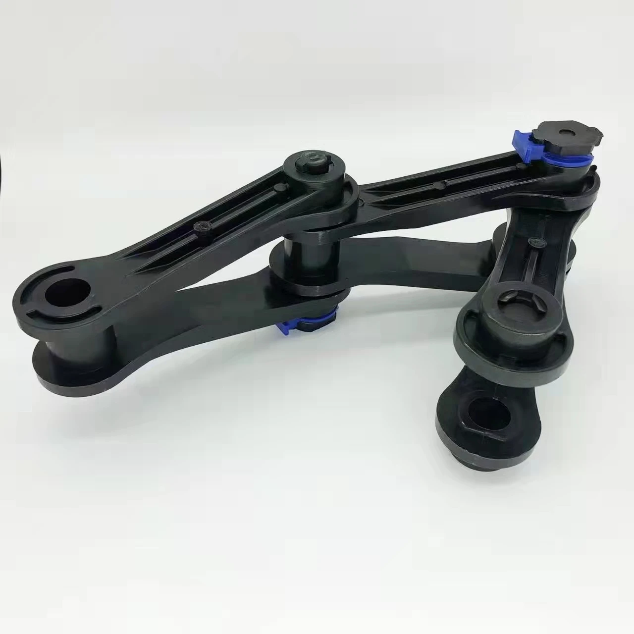 The chain pitch is 152.4, with excellent wear resistance. The product consists of three parts, is easy to install, and has a breaking force greater than 3T