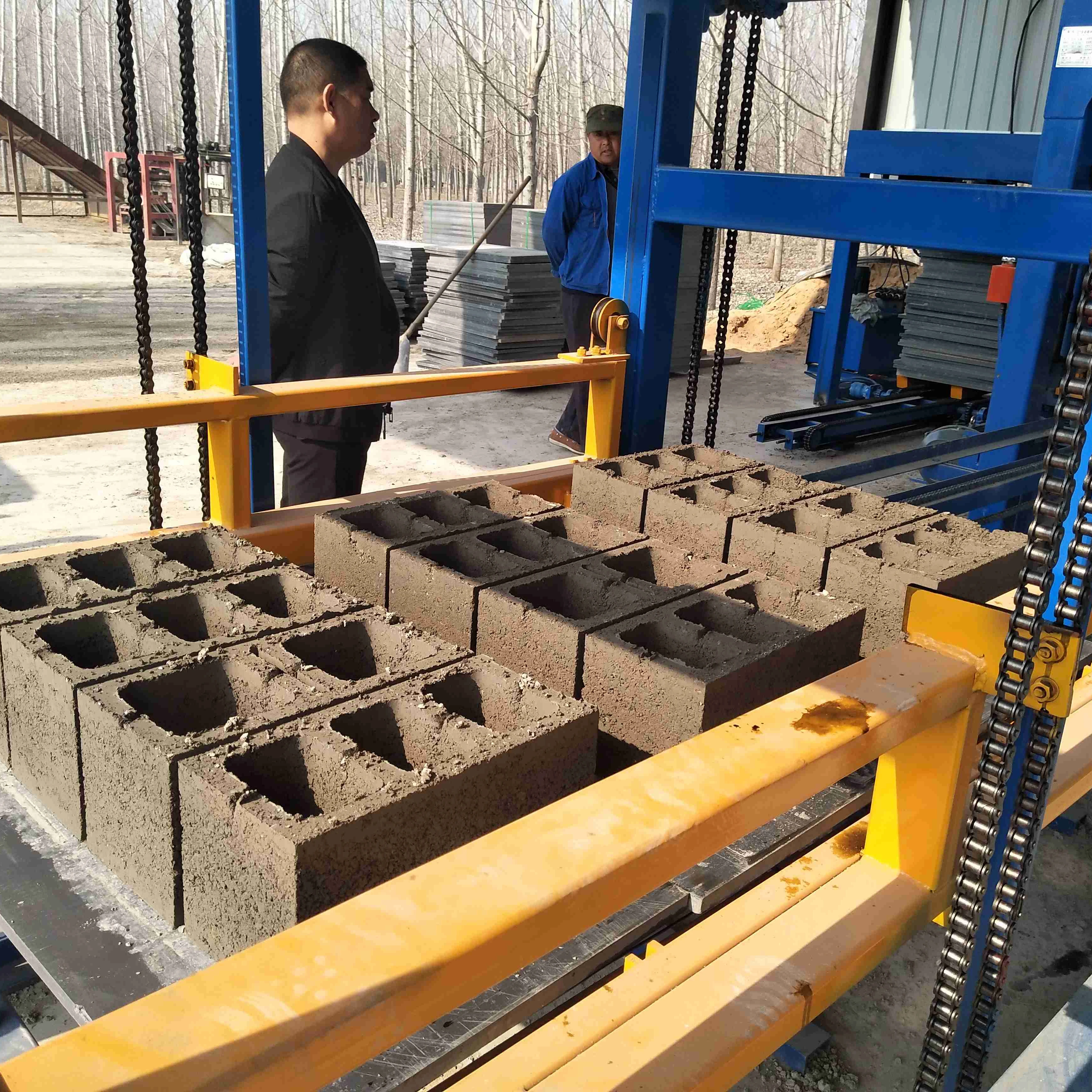 Automatic Hydraulic Smart Brick Maker Machine Supplier Concrete Fence 6 8 Inches Hollow Block Making Machine in Zambia