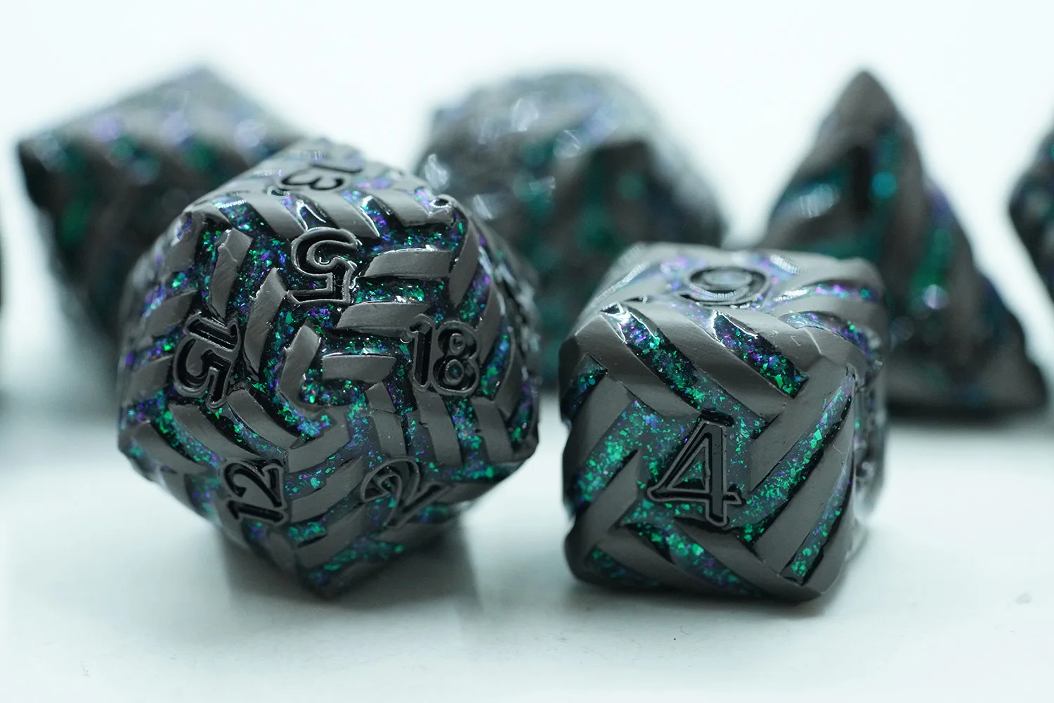 Luxurious Polyhedral Metal Dice in Green and Black Factory Supplied for DND Games Made of Zinc Alloy supplier