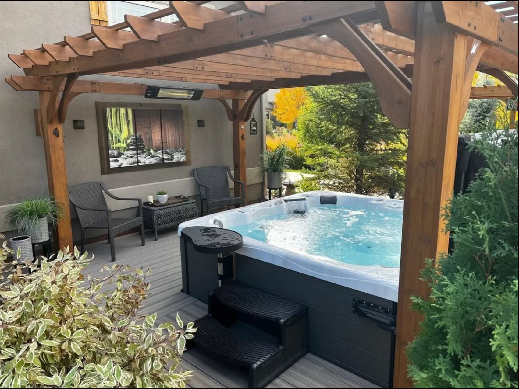 Freestanding Whirlpool Spa Hot Tub with 34 Jets and 6 Person Capacity for Hydrotherapy Massage