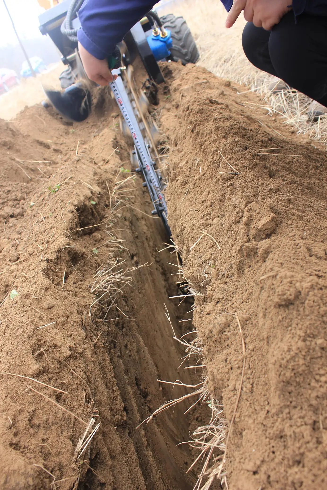 0207 погрузчик с бортовым поворотом крепления минипогрузчик траншеекопатель