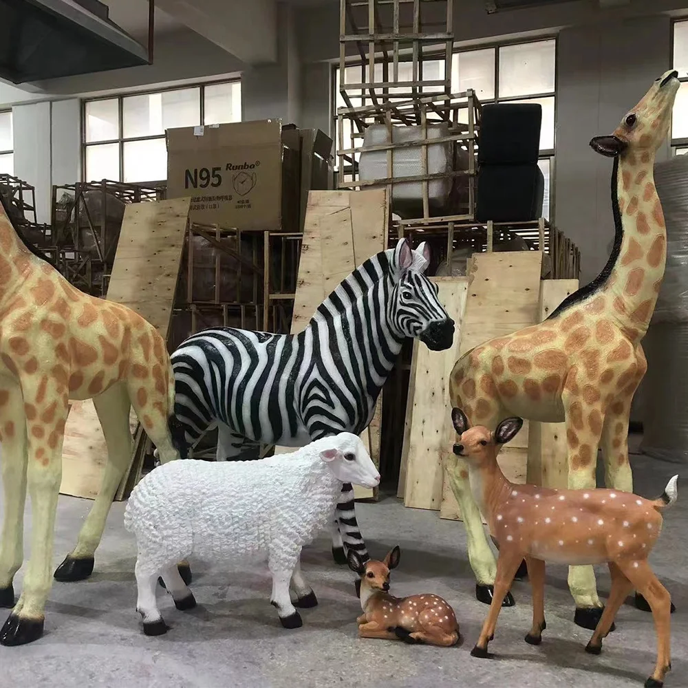 Factory Price Life Size Safari Animal Giraffe Lion Statues Props For