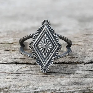 Vintage Geometric Bohemian Pattern Stainless Steel Wedding Rings Men Women Classic Styling Engagement Party Christian Religious