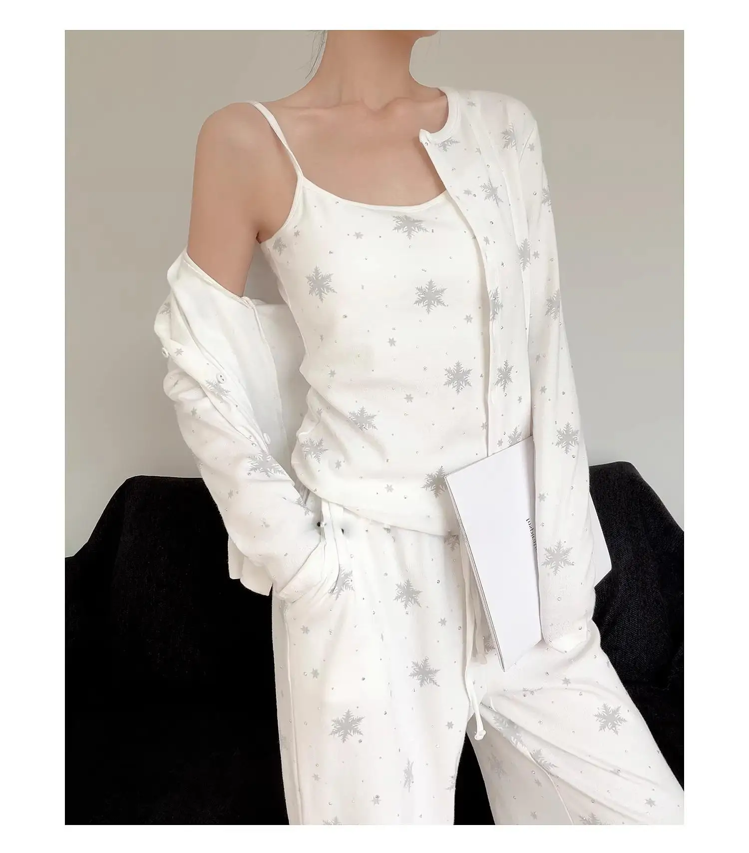 Pajamas Women's New sweet with chest pad Snowflake Hot drilling long sleeve spaghetti-strap three-piece home wear — detail