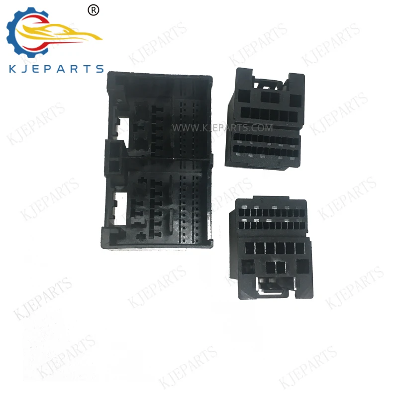 32-Pin Male to 64-Pin Female Adapter with Terminals Automotive Wire Harness Plastic Material