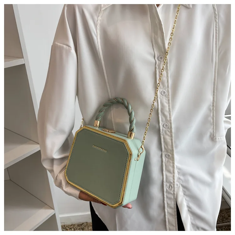 Lady Fashionable Handbag Simple Chain Embellished Mini Square Crossbody Bucket Bag Premium Polyester Lined Casual