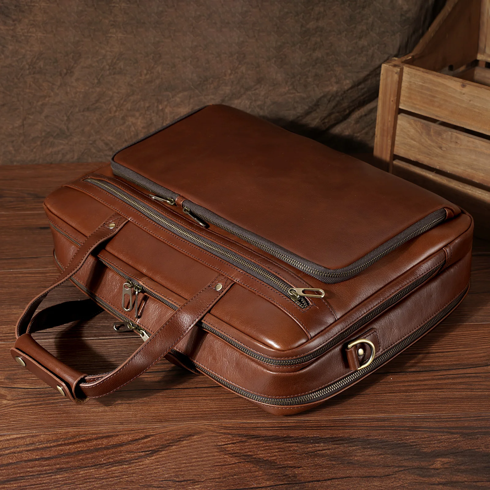 Hot Sell Handmade Custom Logo Real Leather 15.6 Inch Laptop Bag for Daily Work Full Grain Leather Waterproof Business Briefcase