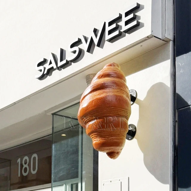 Customized Fiberglass Bread Sculpture Model Bakery Shop Window Display Croissant Horn-Shaped Bread Decoration