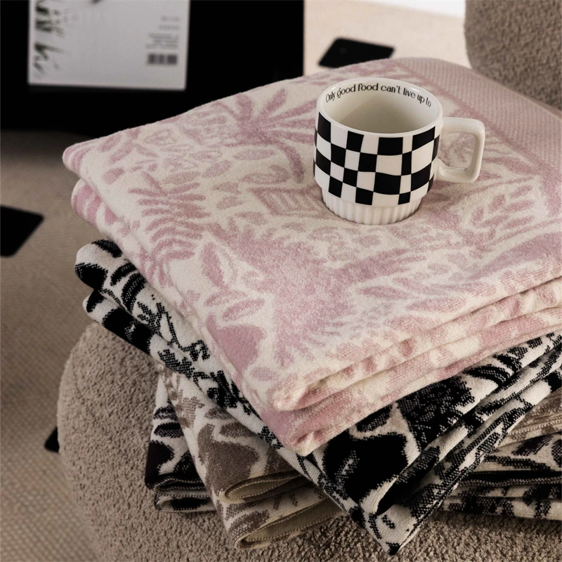 TK New Arrival Soft Nordic Animal Pattern Polyester Blend Knitted Throw Blanket Home Sofa Decoration factory