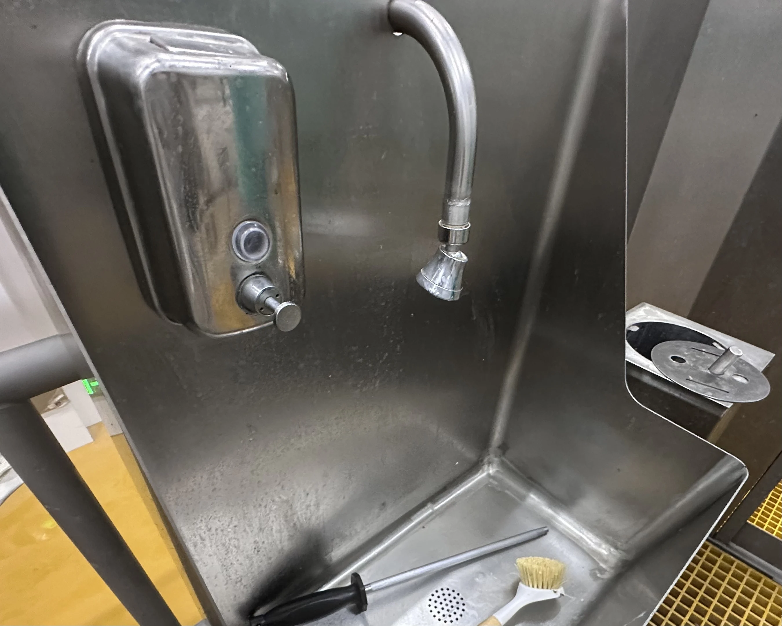 304 stainless steel high temperature knife sterilization cabinet for sanitation in slaughterhouses and food processing plants