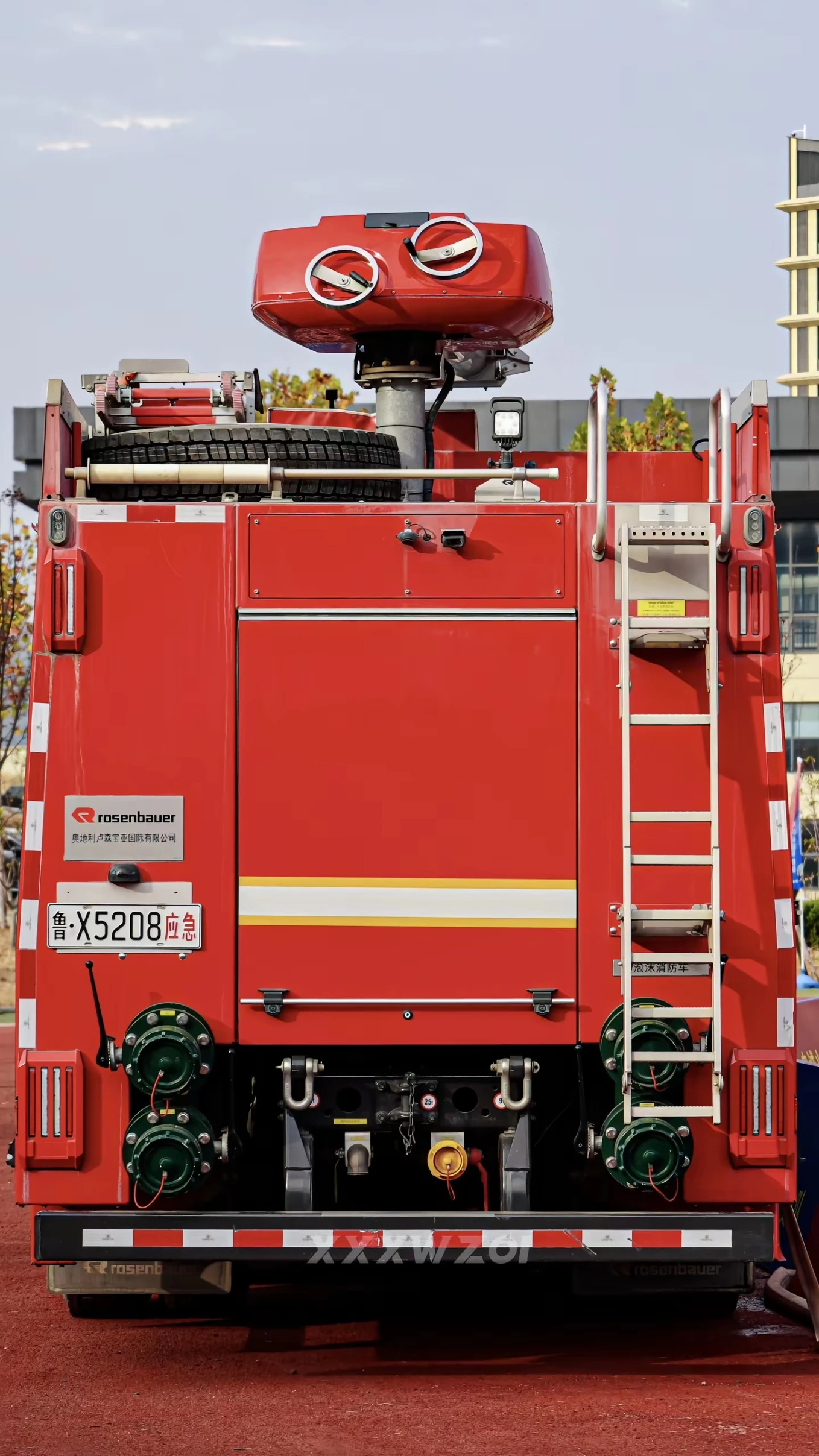 6X4 Armored Fire Truck Amphibious Capability| Alibaba.com