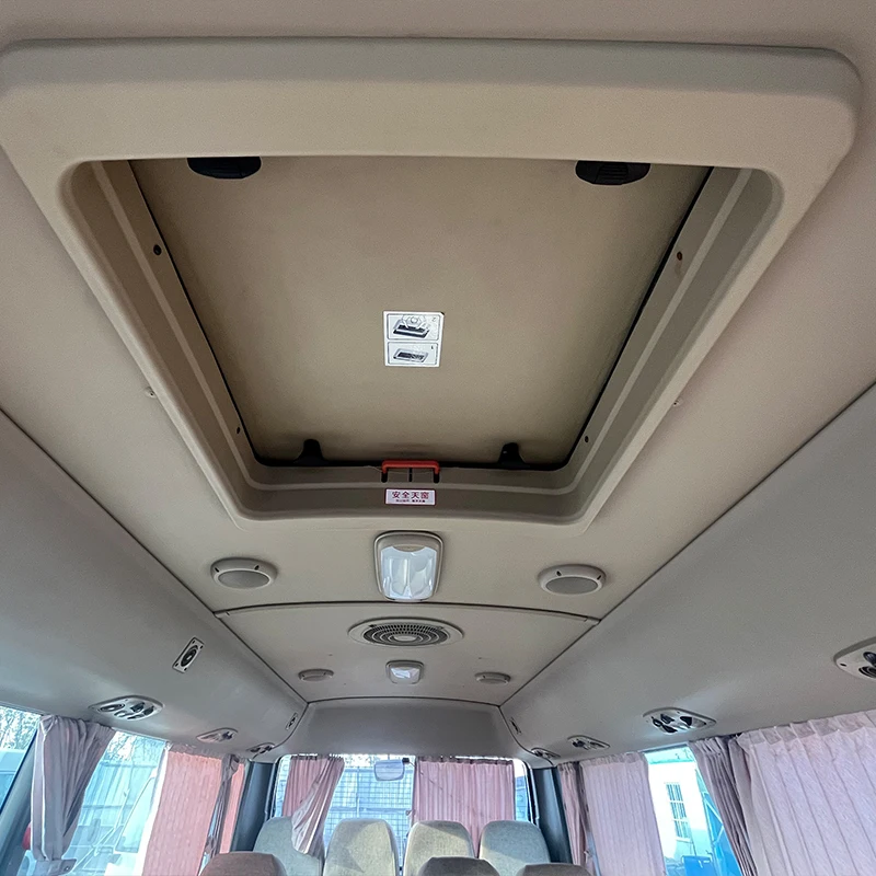 Used Minibuses Driving on the Road Luxury Comfortable Seats diesel Cheap Low Price 20 Seats Hyundai Bus