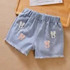 Pantaloncini rosa e bianchi con coniglietto