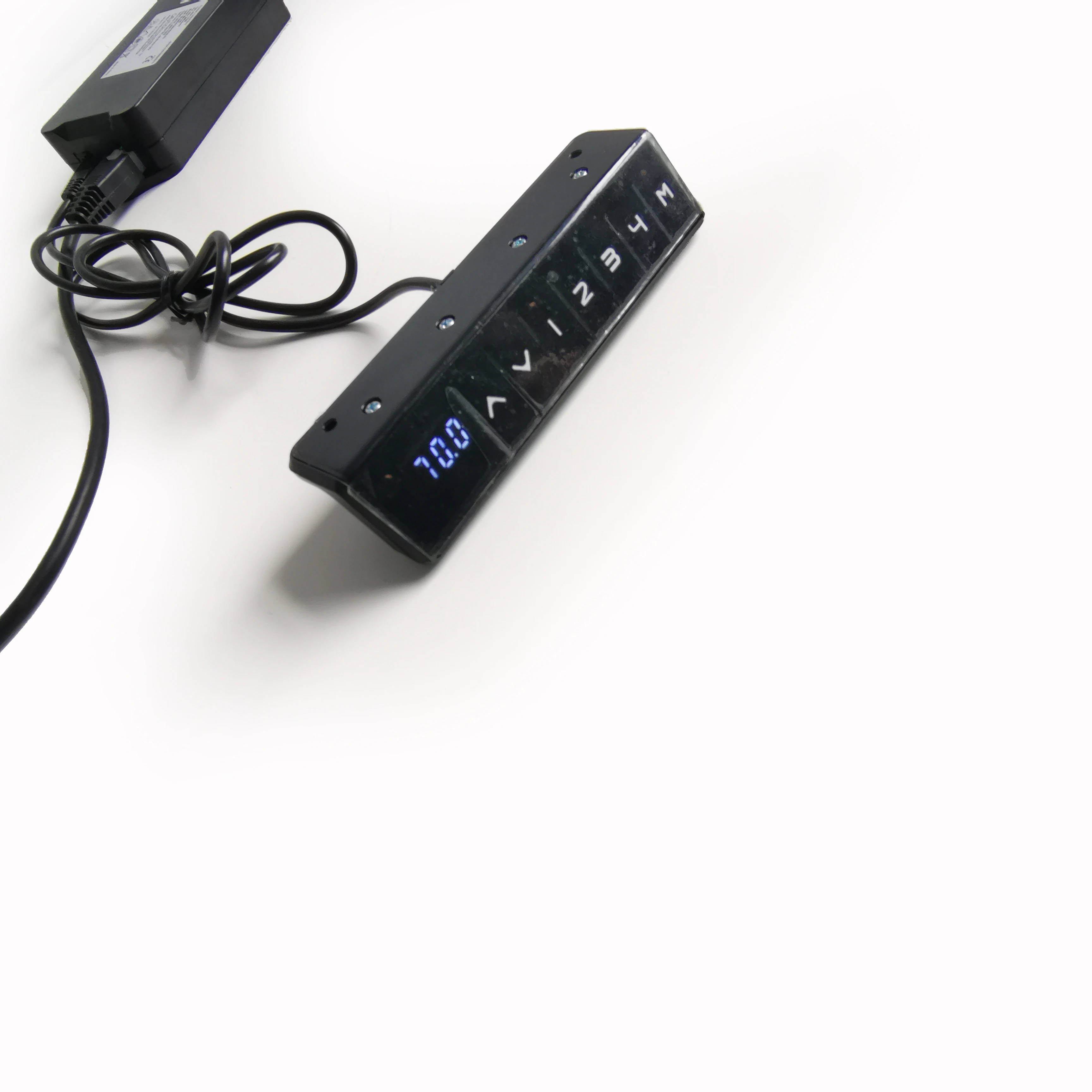 32インチ～70インチ対応、伸縮・回転・電動式、高さ調整可能なメタル製