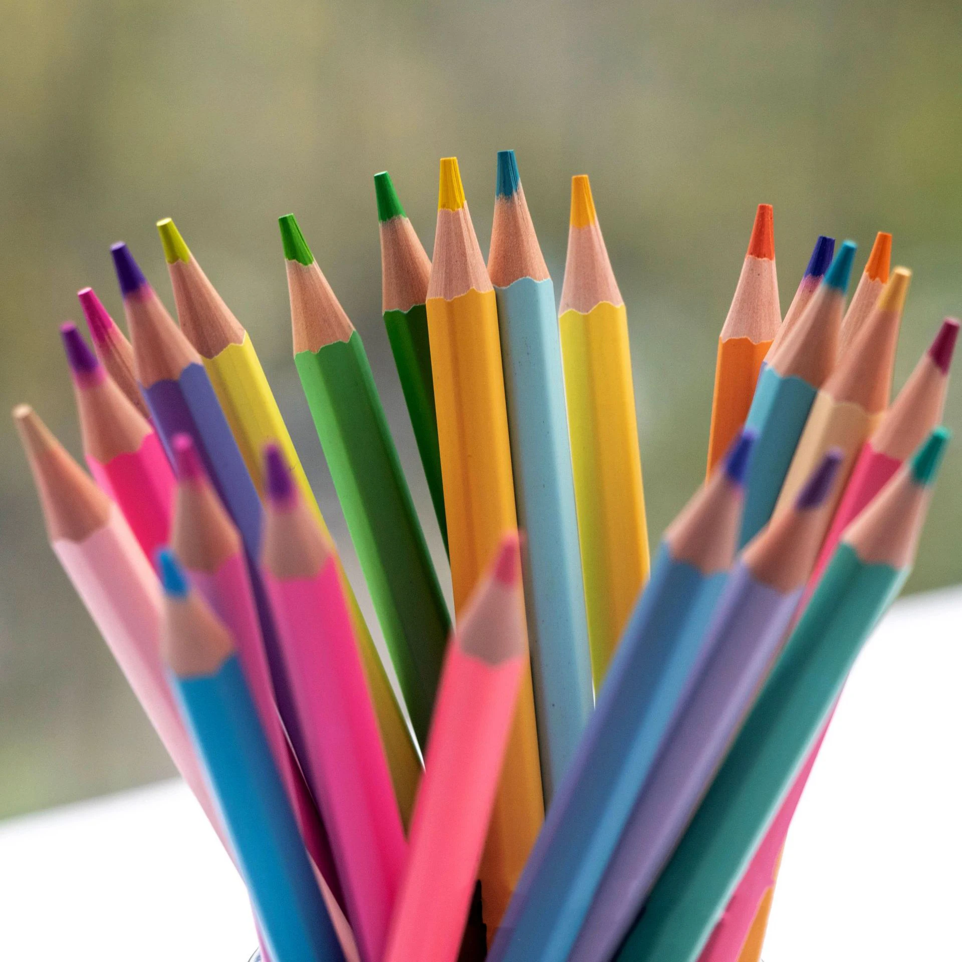 Set di matite colorate cancellabili per studenti e disegno_voghion.com