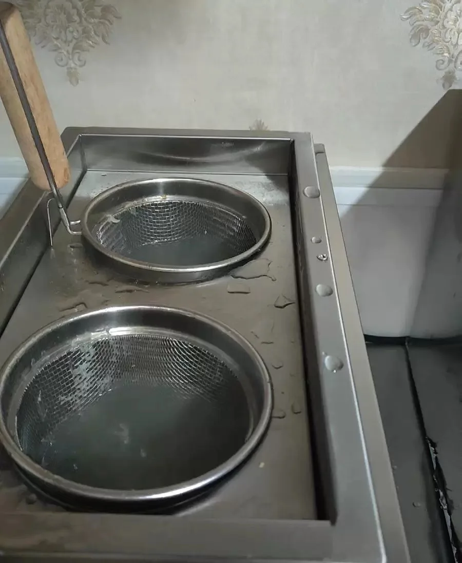 Countertop 6-Hole Gas Noodle Cooker Commercial Stainless Steel Pasta Boiler with Baskets for Restaurant/Malatang
