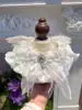Angelo bianco nuvoloso