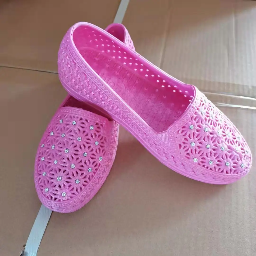 Soft Bottom Women Flat Sandals Breathable Stylish