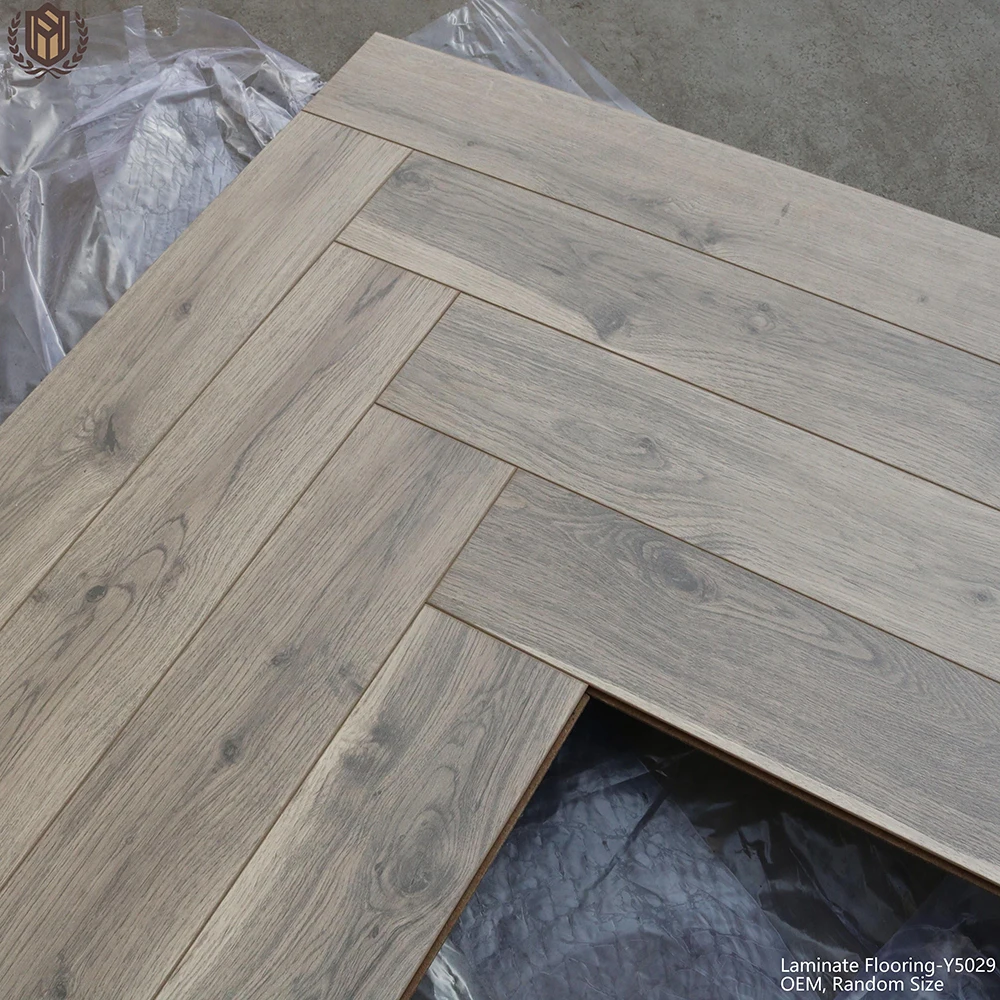 High Quality Light Oak Fiber Wood Moisture-Proof Laminate Flooring for Domestic/Business