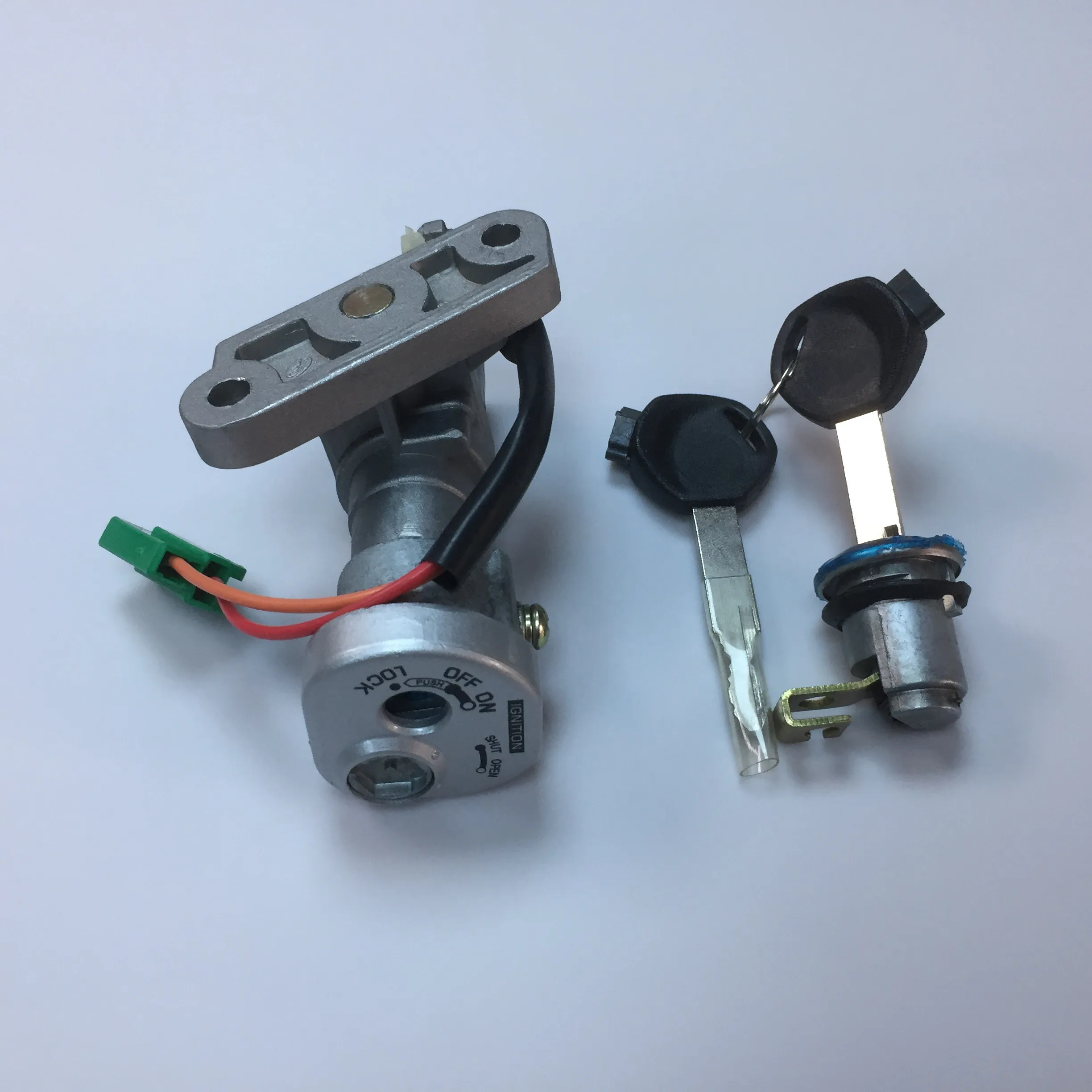 Оптовая цена прямая продажа запчасти для системы двигателя мотоцикла комплект замков зажигания