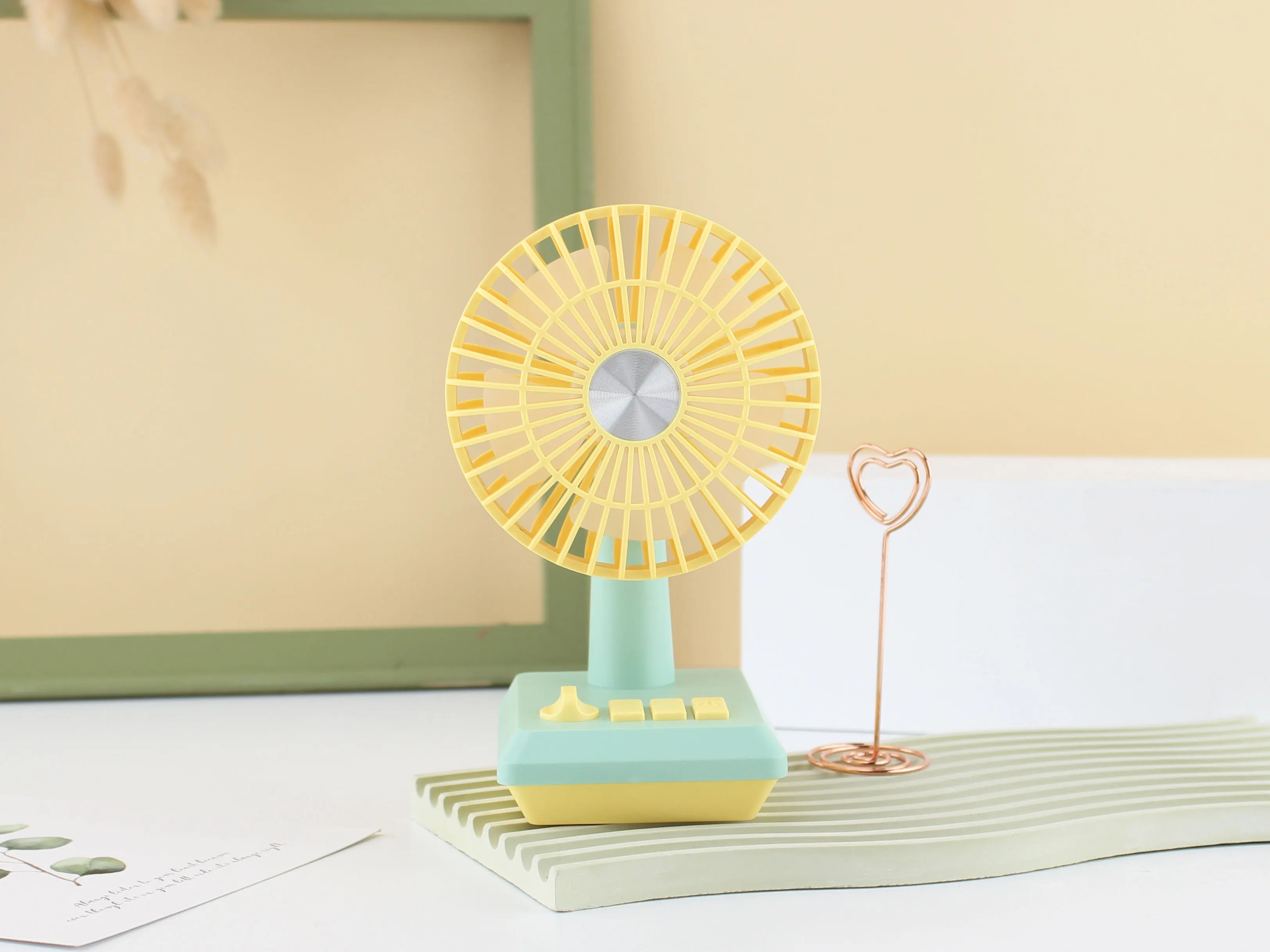 Mini ventilateur sur pied USB classique, Design clé, cadeau, lumières LED, ventilateur portatif de table pour l'extérieur, le bureau, la maison, la voiture