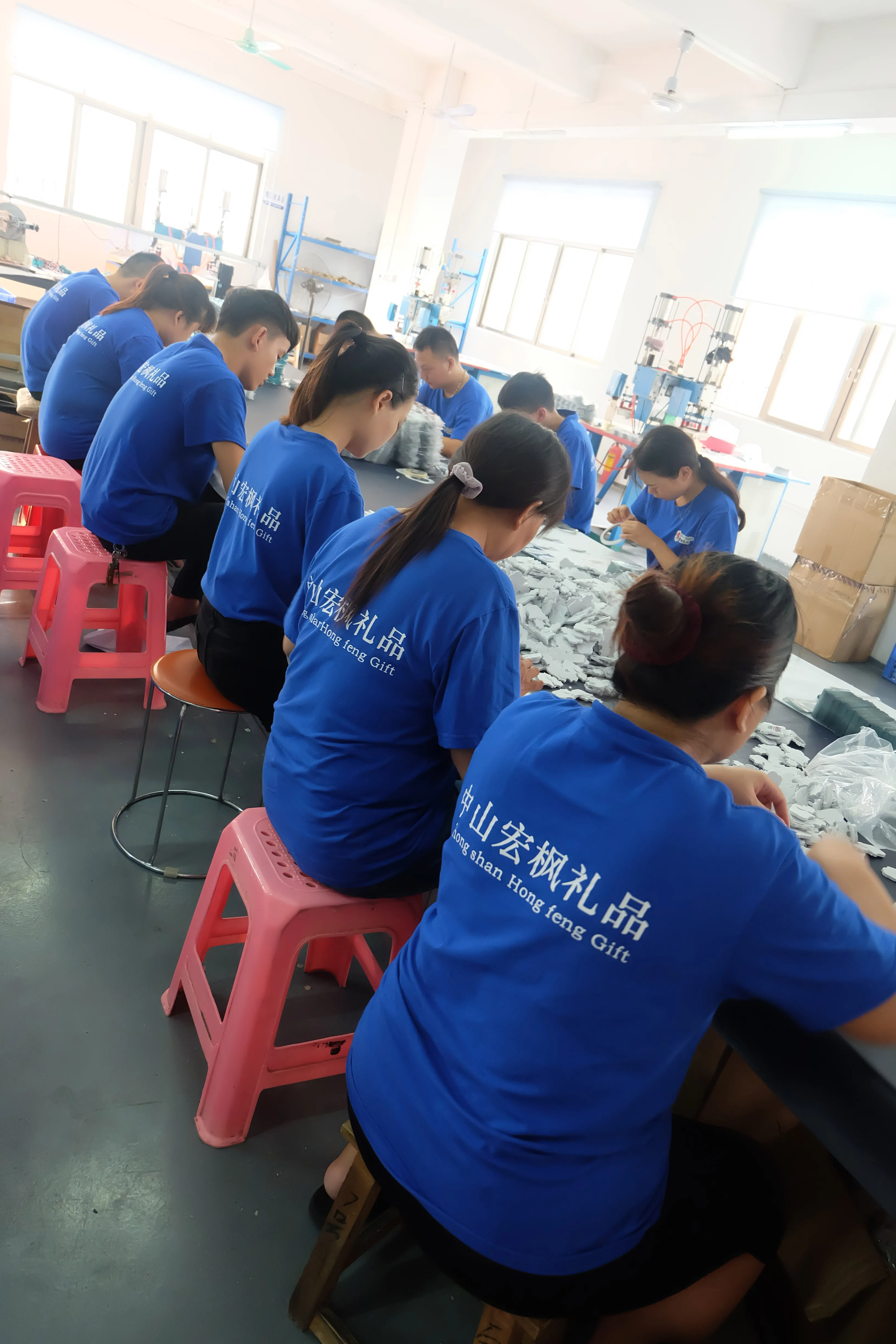 Zhongshan City Hongfeng Craft & Adornment Factory 3