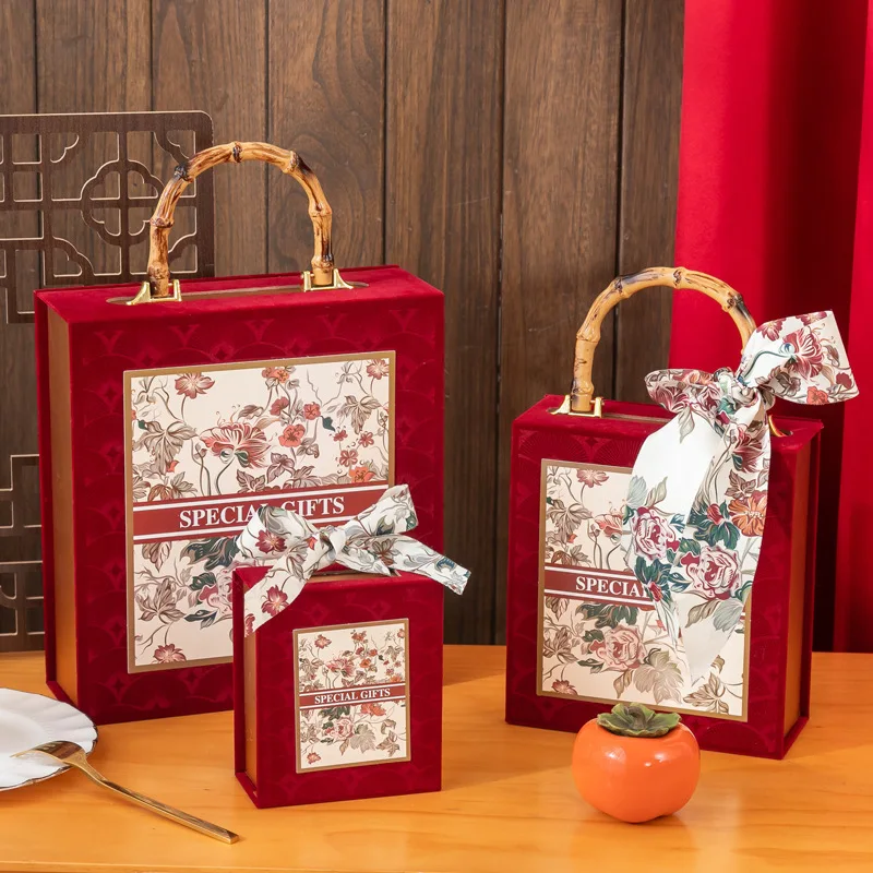 Wedding Luxury Candy Box Wholesale Flip Top Maid of Honor Empty Customized Portable Red Velvet Christmas Packaging Gift Boxes