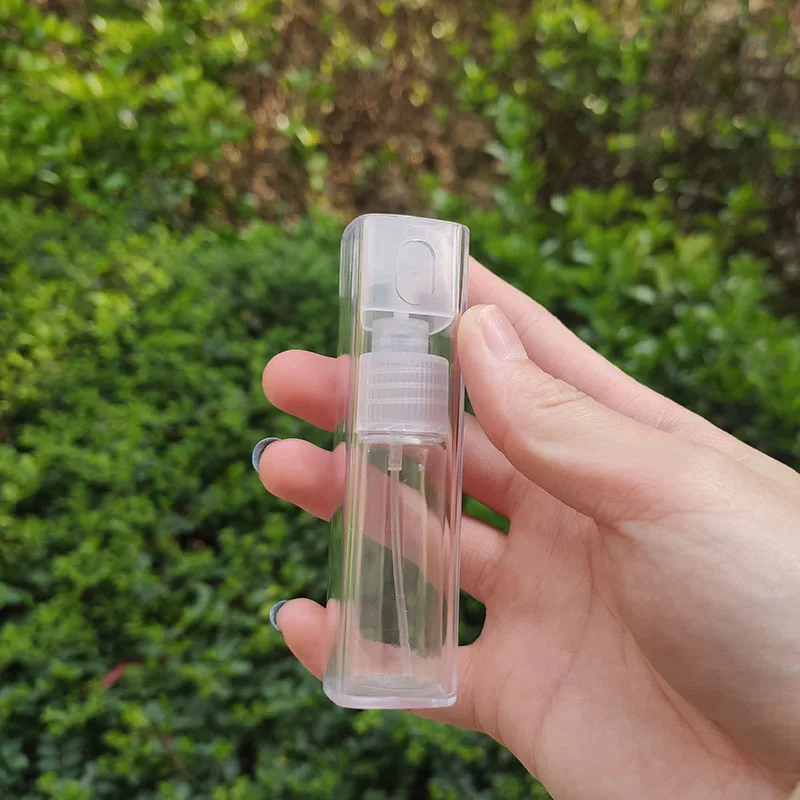 Hot Selling Empty square Black White 10ml Convenient Perfume Spray Bottle Tube Spray Bottle