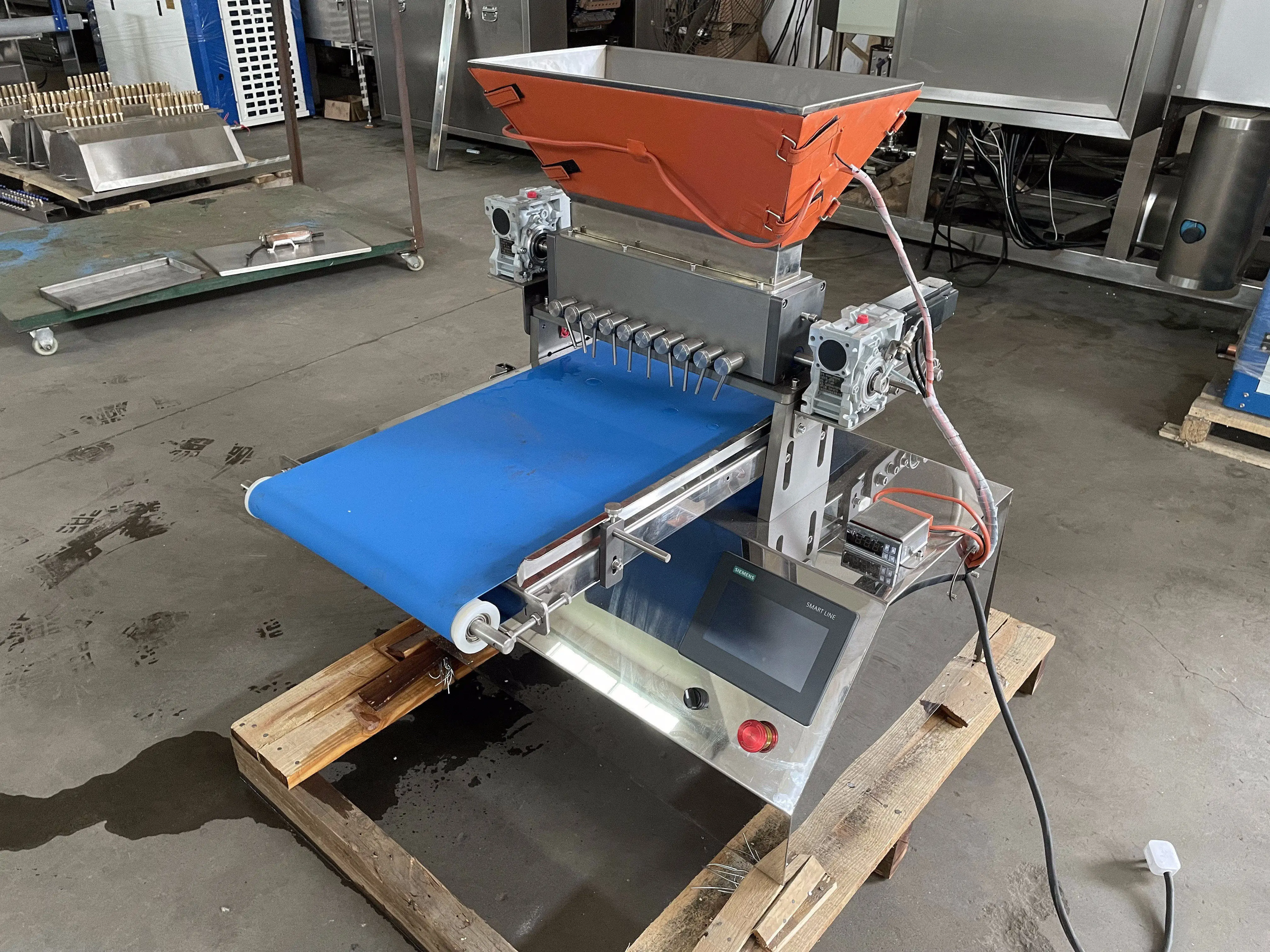 Multi-function Small Mini Vitamin Manufacture Automatic Production Part Fruit Jelly Bear Gummy Candy Bear Depositor Make Machine
