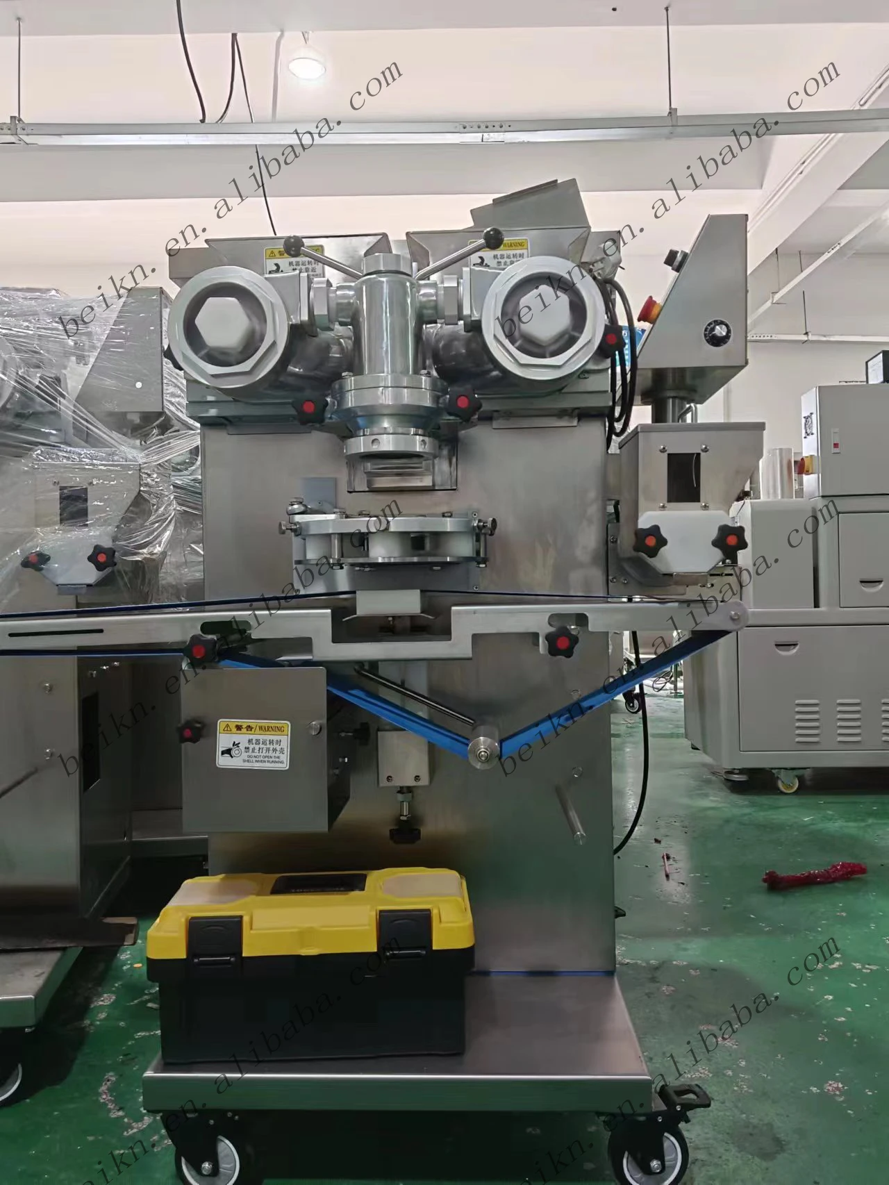 Chocolate Filled Energy Balls Making Machine Date Balls Encrusting Machine Peanut Butter Protein Energy Bites Production Line