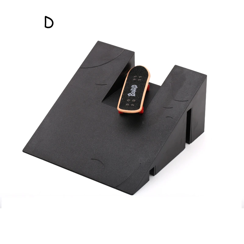 6 in 1 Skatepark Kit with Plastic Finger Skateboard Toys Finger Scooter Skate Boarding Classic Desk Game Toys Gifts