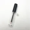 Tube d'eye-liner avec dessus noir mat